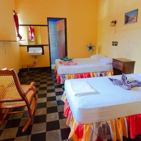 Hostal Lazybones León Kültér fotó